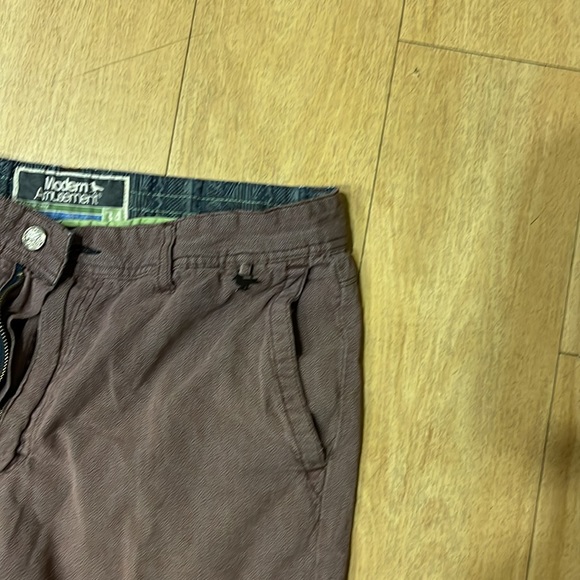 Shorts - Picture 4 of 5